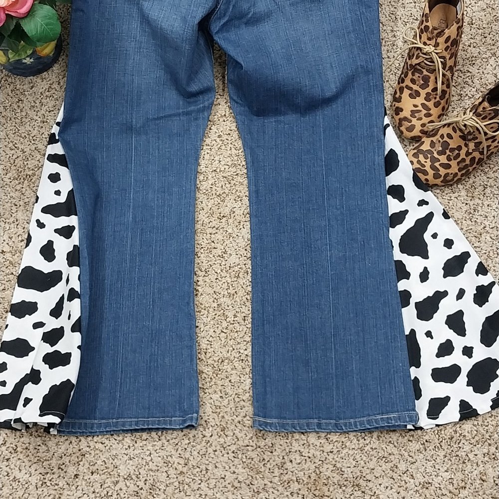 2890 Size 14P Levi's 515 Black and White Cow Print Upcycled Bell-Bottoms - Picture 4 of 6